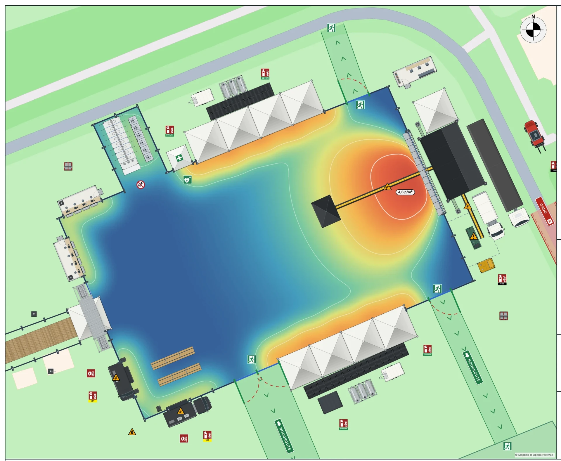 Situatietekening op schaal bij een voorbeeld veiligheidsplan, met publieksruimte, drukte, doorgangen en blusmiddelen